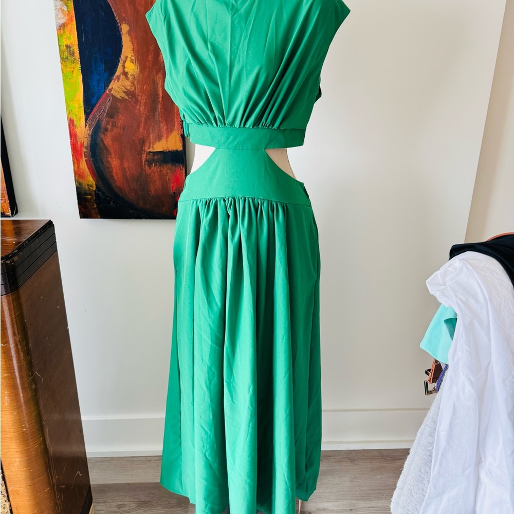 Mock neck cut out pleated maxi dress, size large - Picture 2 of 6